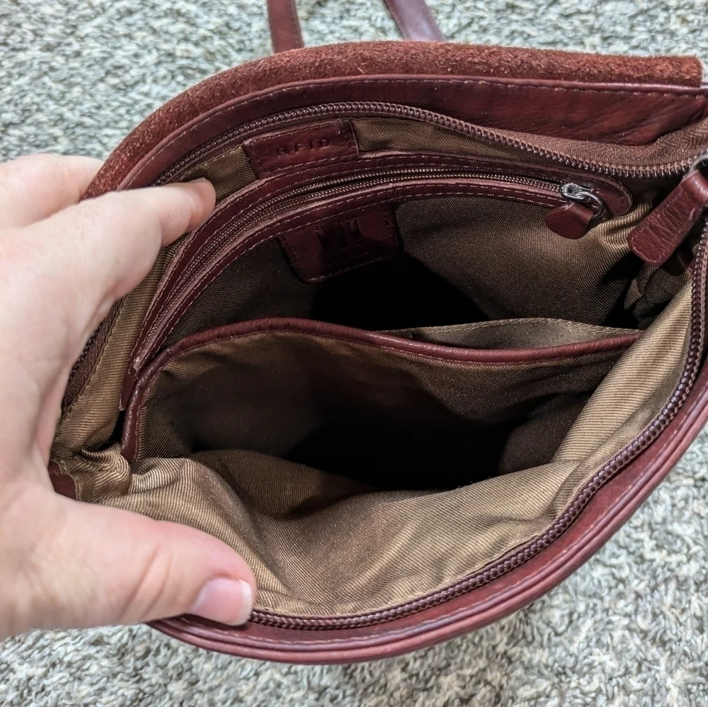 ili brown leather RFID zip closure crossbody bag